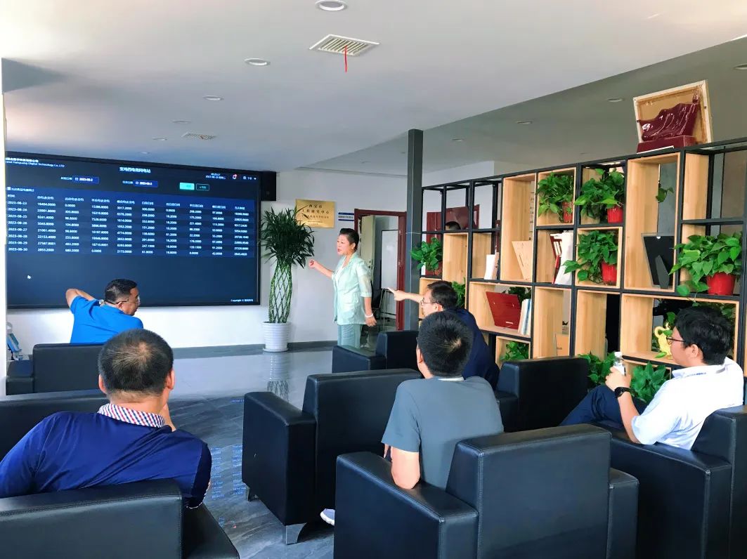 企業(yè)動態(tài)  熱烈歡迎藍曉科技領(lǐng)導一行蒞臨中鈉儲能參觀考察4.jpg